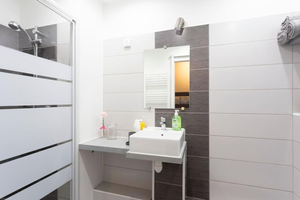 Chez Alexandra - Elegant Studio Avec Parking A Proximite Des Plages 拉格朗德默特 外观 照片