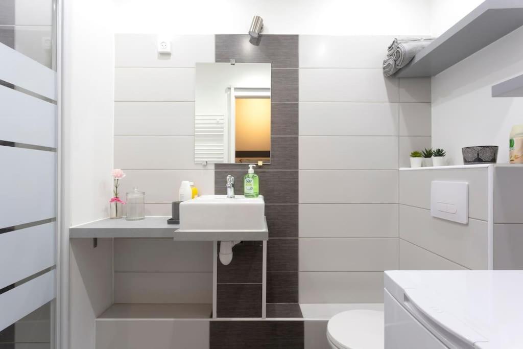 Chez Alexandra - Elegant Studio Avec Parking A Proximite Des Plages 拉格朗德默特 外观 照片